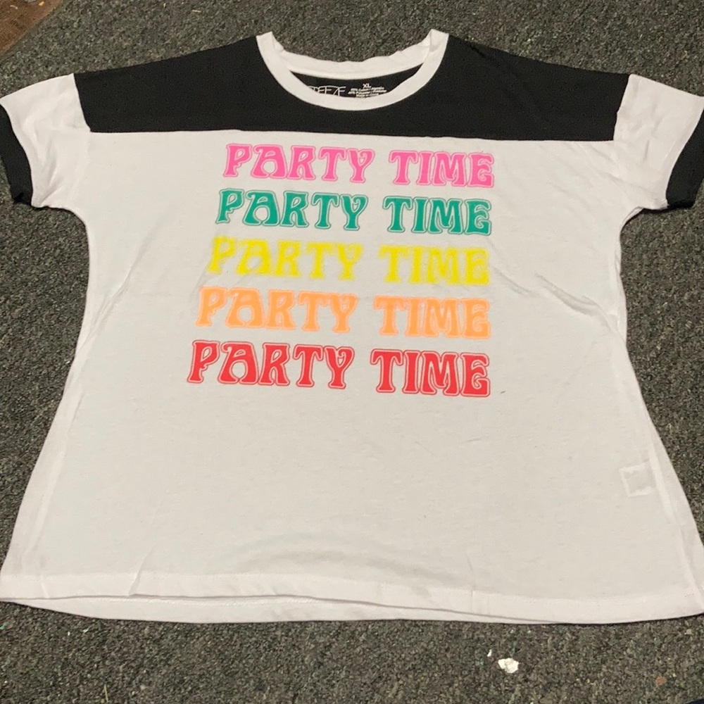 Black and White short sleeve-t